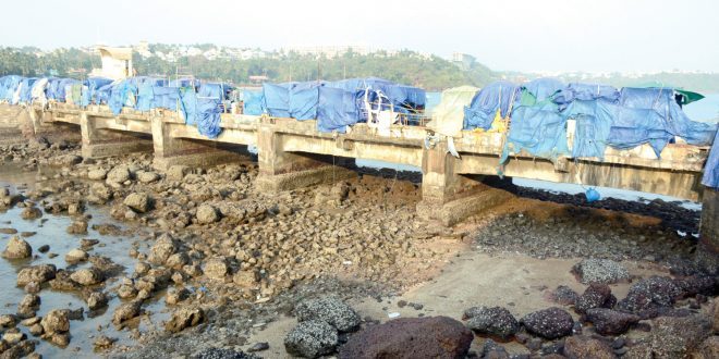 Dona Paula jetty