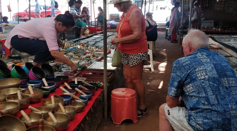 tibetan-market-shopping